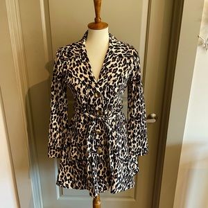 ❄️Holiday Sale❄️ - Beautiful Leopard trench coat